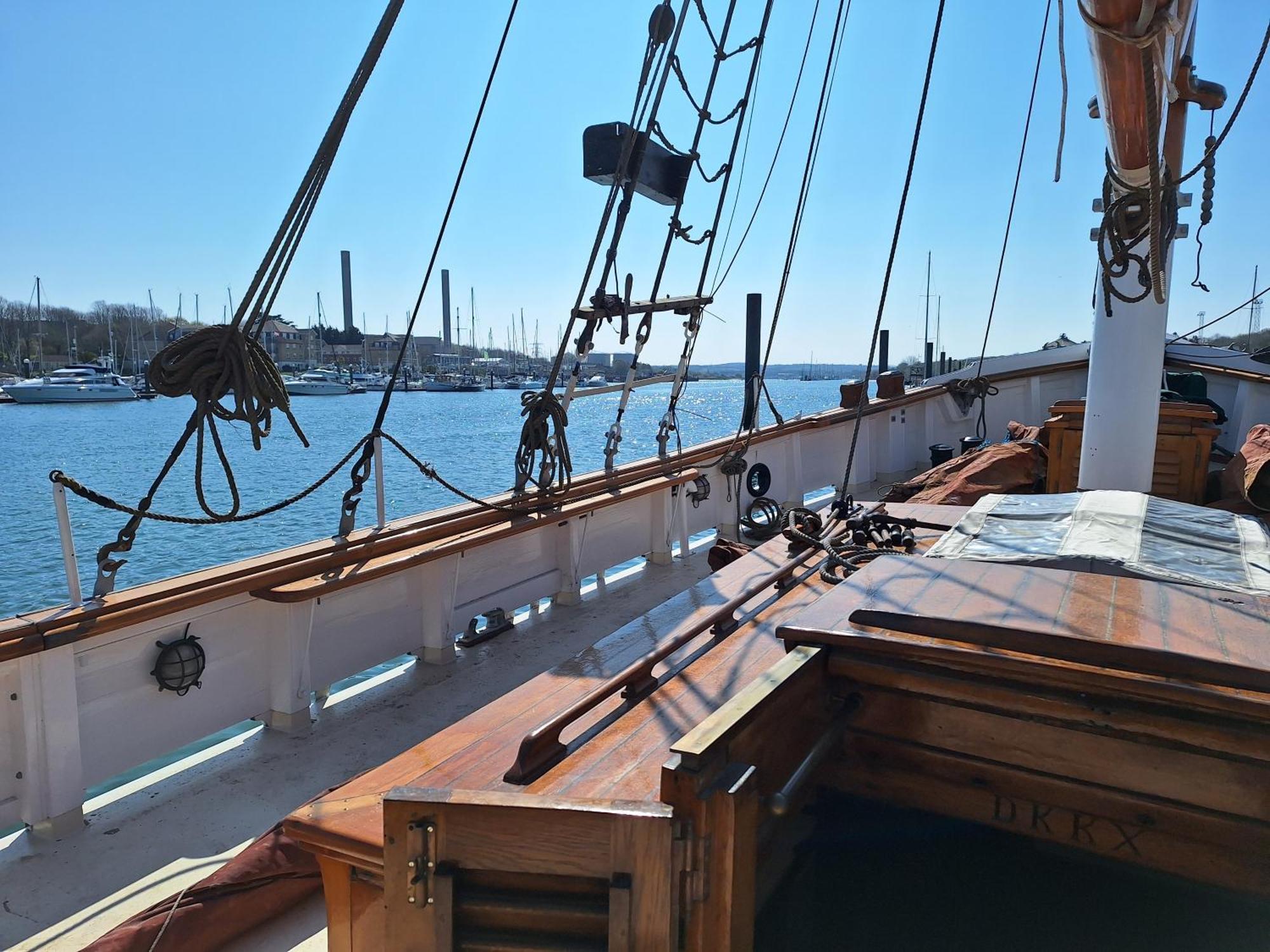 Historic Wooden Ship 'Ursula' East Cowes Exterior photo